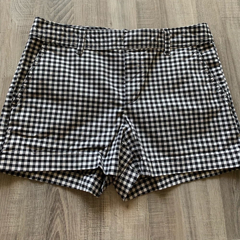 GAP SIZE 6 BLACK / WHITE GINGHAM PRINT